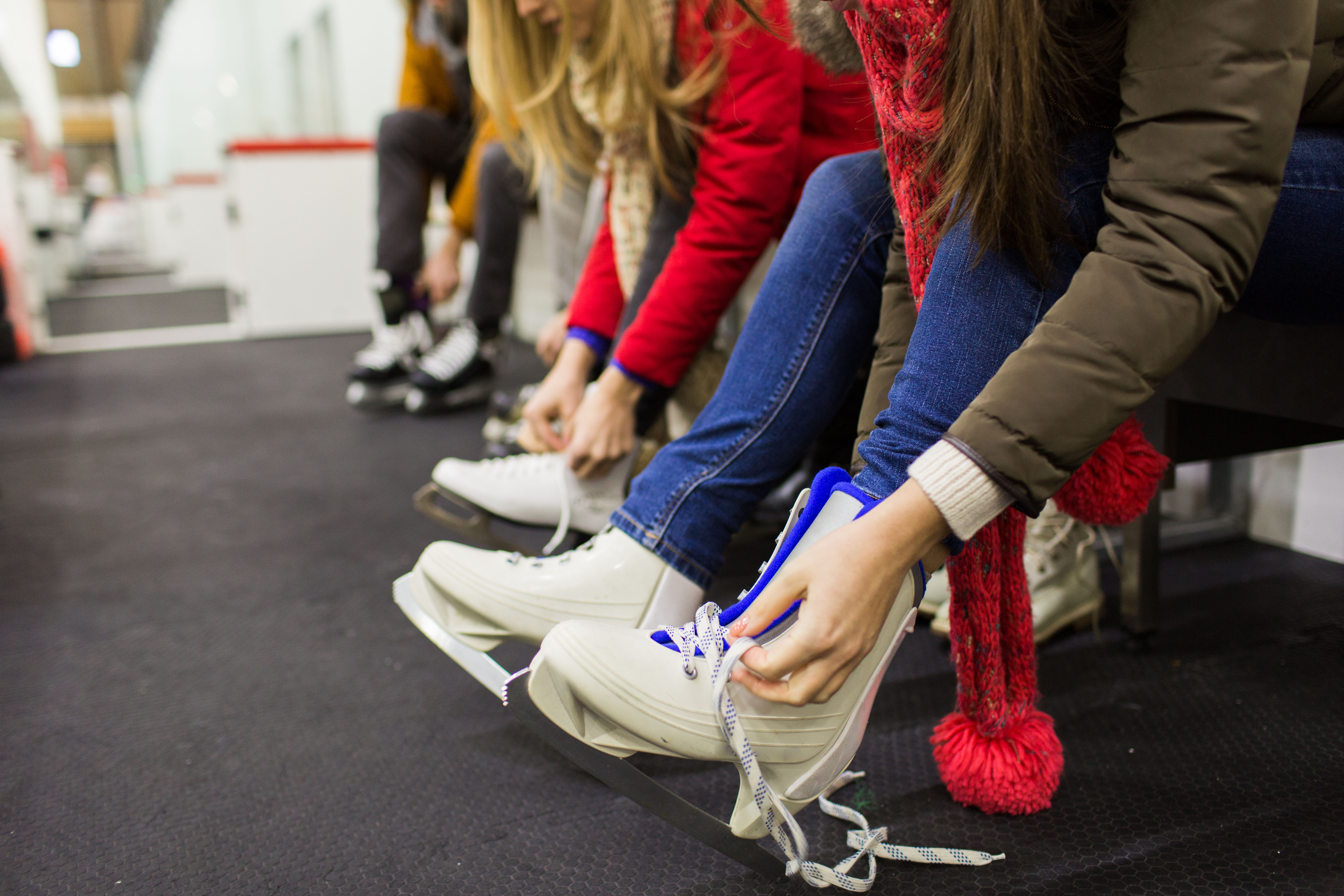 Bedrijfsuitje IJsbaan bij een Optisport locatie, plezier maken met een groep op de schaatsbaan.