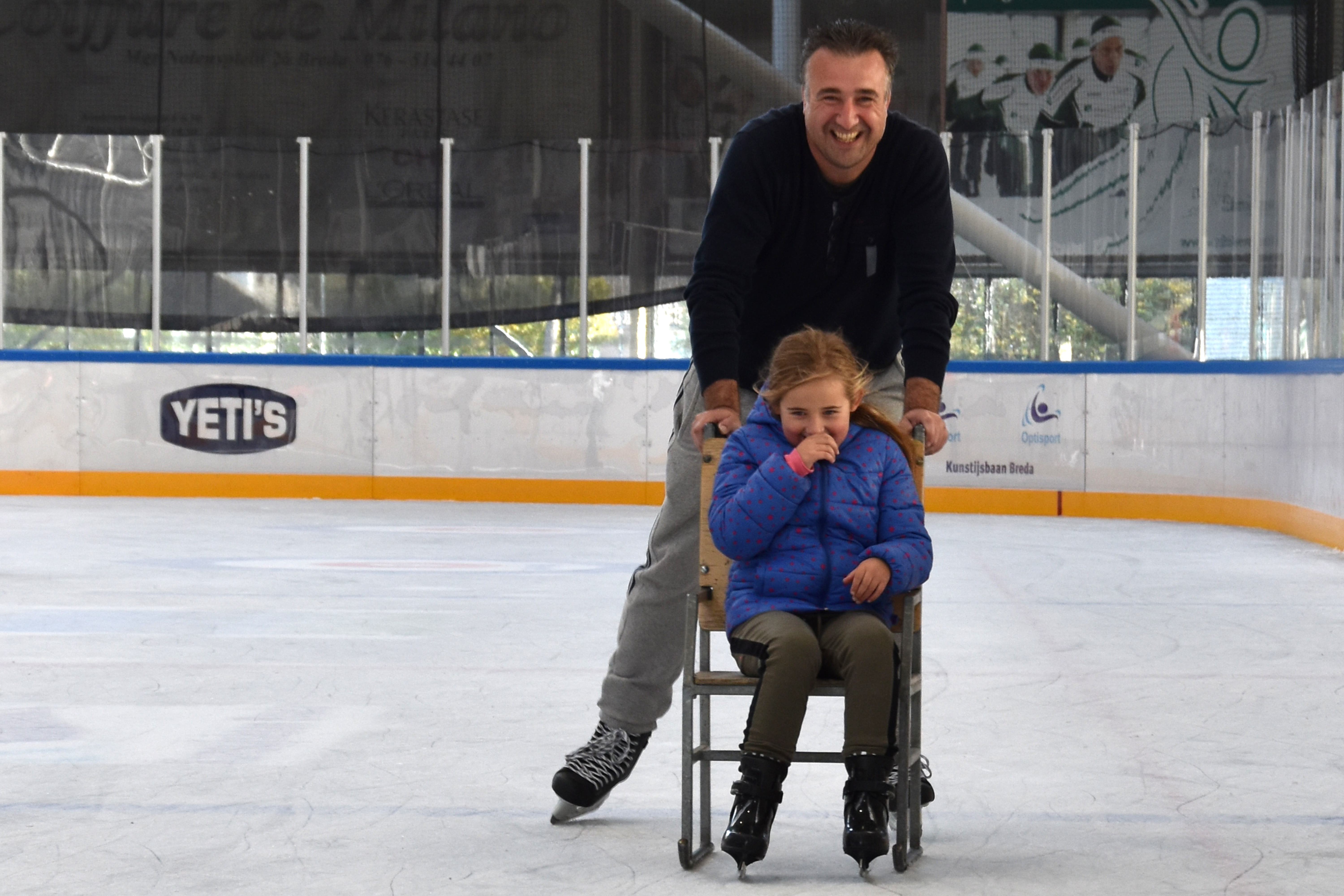 Vader dochter schaatsen