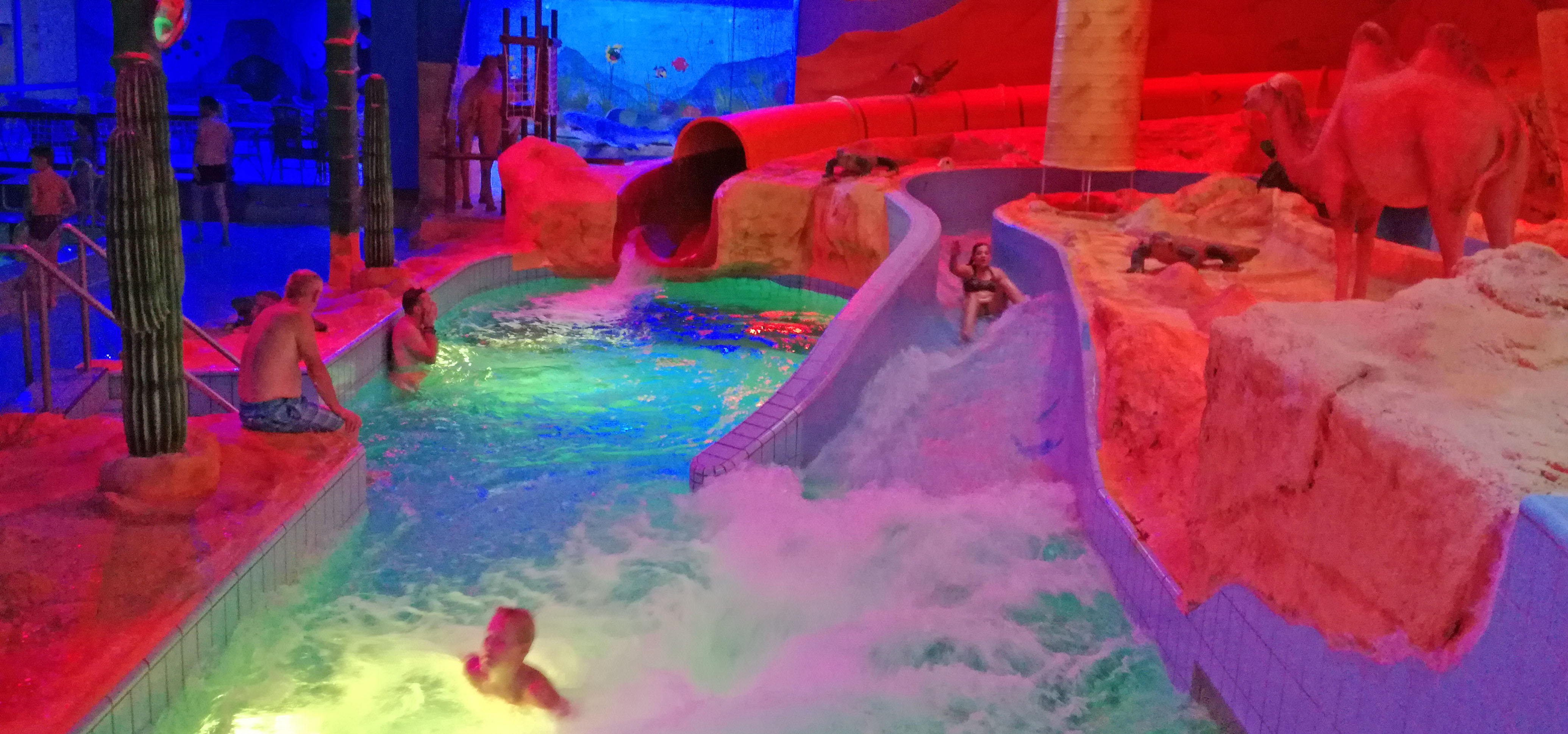 wildwaterbaan met disco lichten