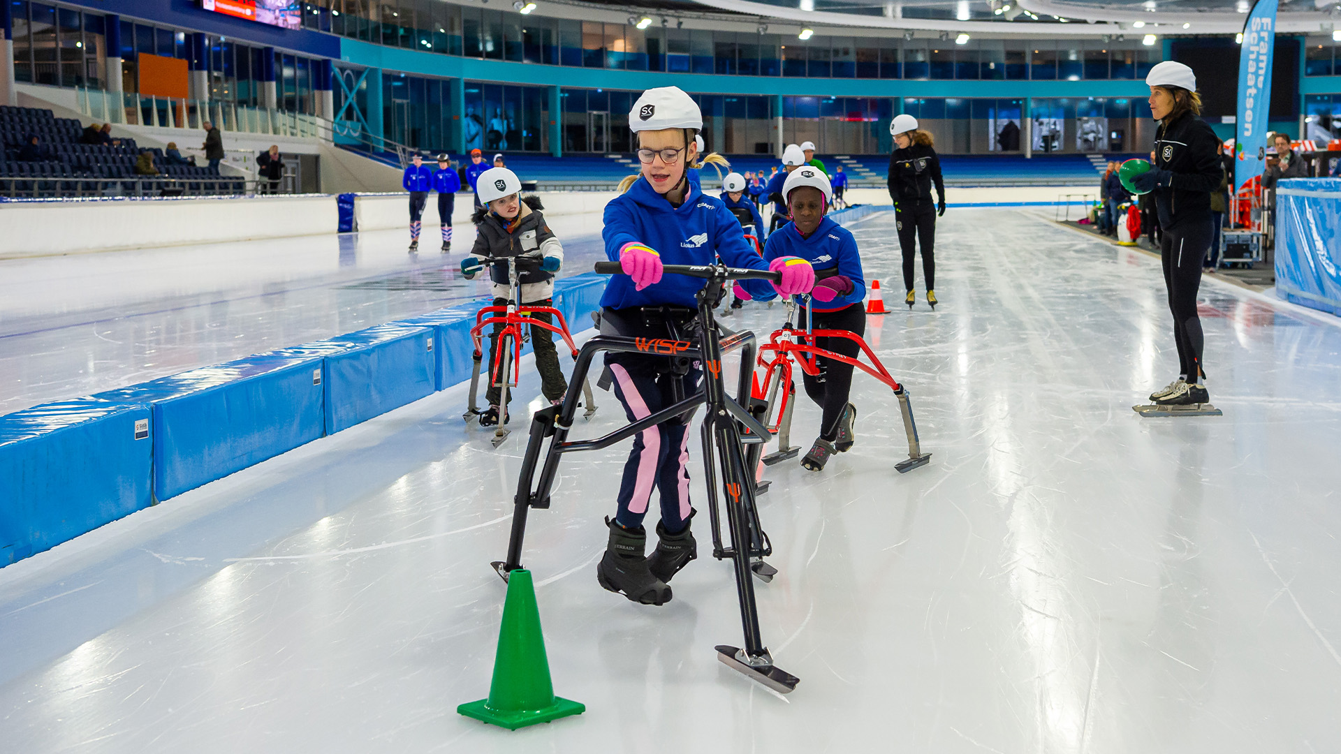 Frameschaatsen bij Optisport | Schaatsen met een beperking