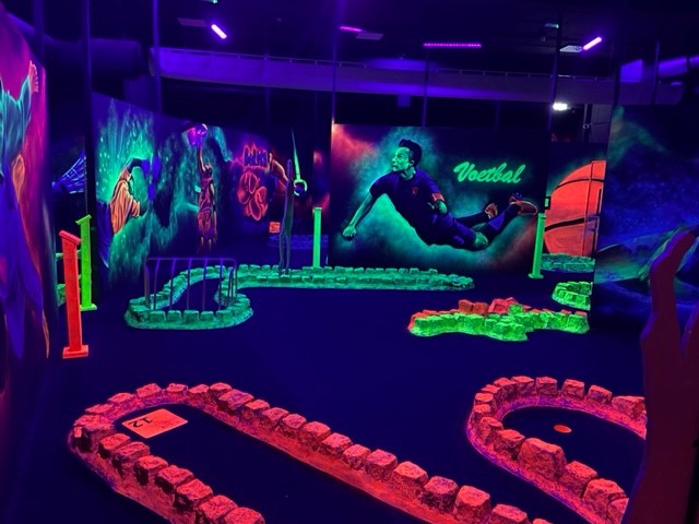 Glowgolf bij Optisport in Boxmeer. Genieten voor jong en oud.