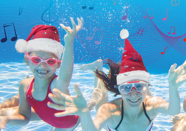 Zwemmen met kerstmuts