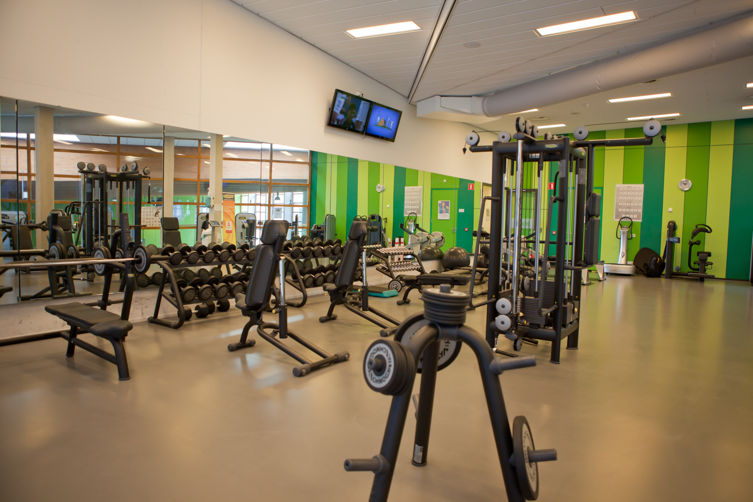 Optisport fitness in Amsterdam-Zuidoost. Hier kan je sporten in de fitness school..