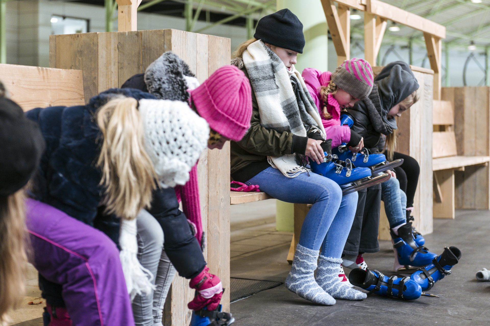 Schaatsen huren kan bij Optisport, verschillende soorten schaatsen kunnen er gehuurd worden.