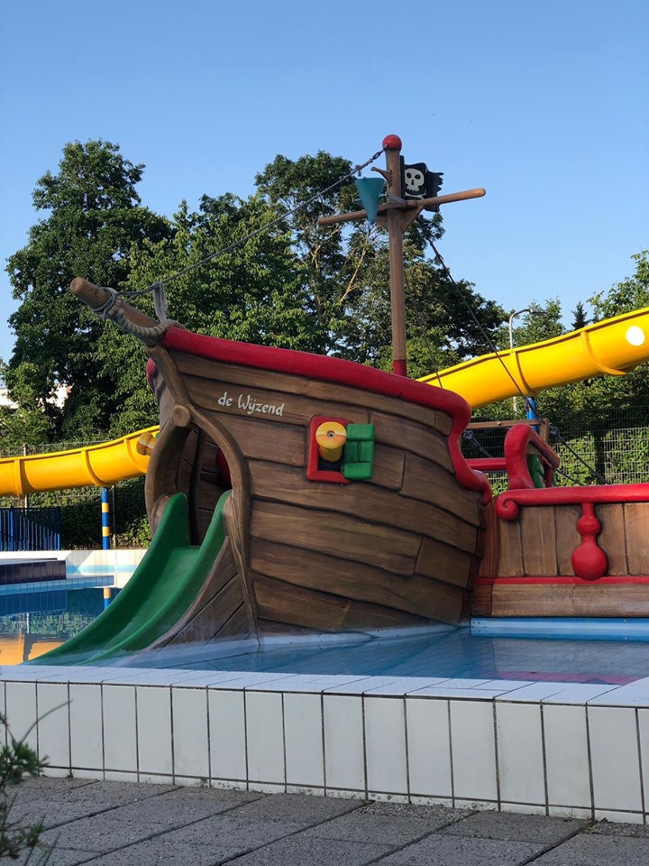 Piratenschip bij zwembad De Wijzend