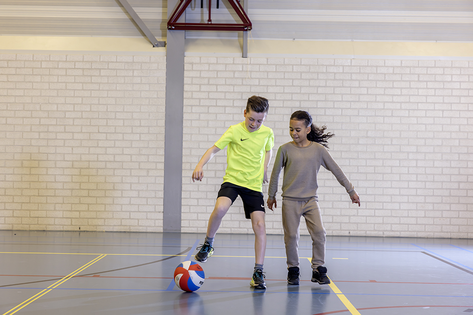 Zaalvoetbalfeestje bij een sporthal van Optisport huren.