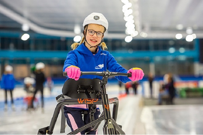 Frameschaatsen bij Optisport | Schaatsen met een beperking