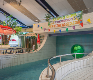 zwembad de vrijbuiter almere openingstijden